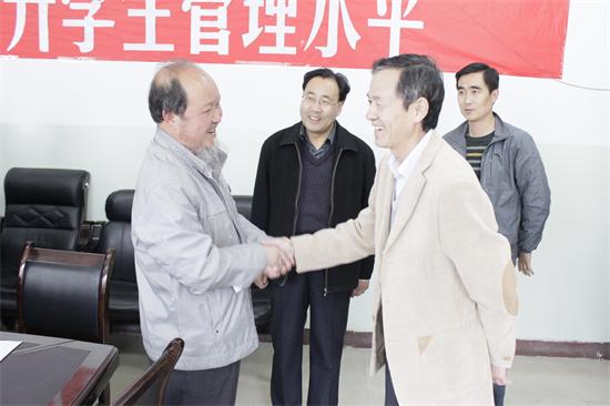 云南镇雄教育局招聘现场 006.jpg